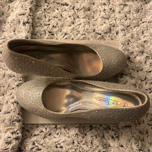 9 1/2 wide Hot Tomato silver sparkly iridescent 4” heels